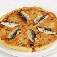 Tarte fine aux filets de sardines à la provençale